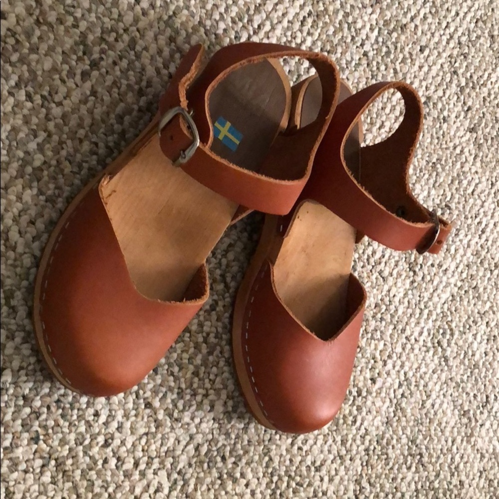 MIA Sofia Clogs- Luggage Size 6